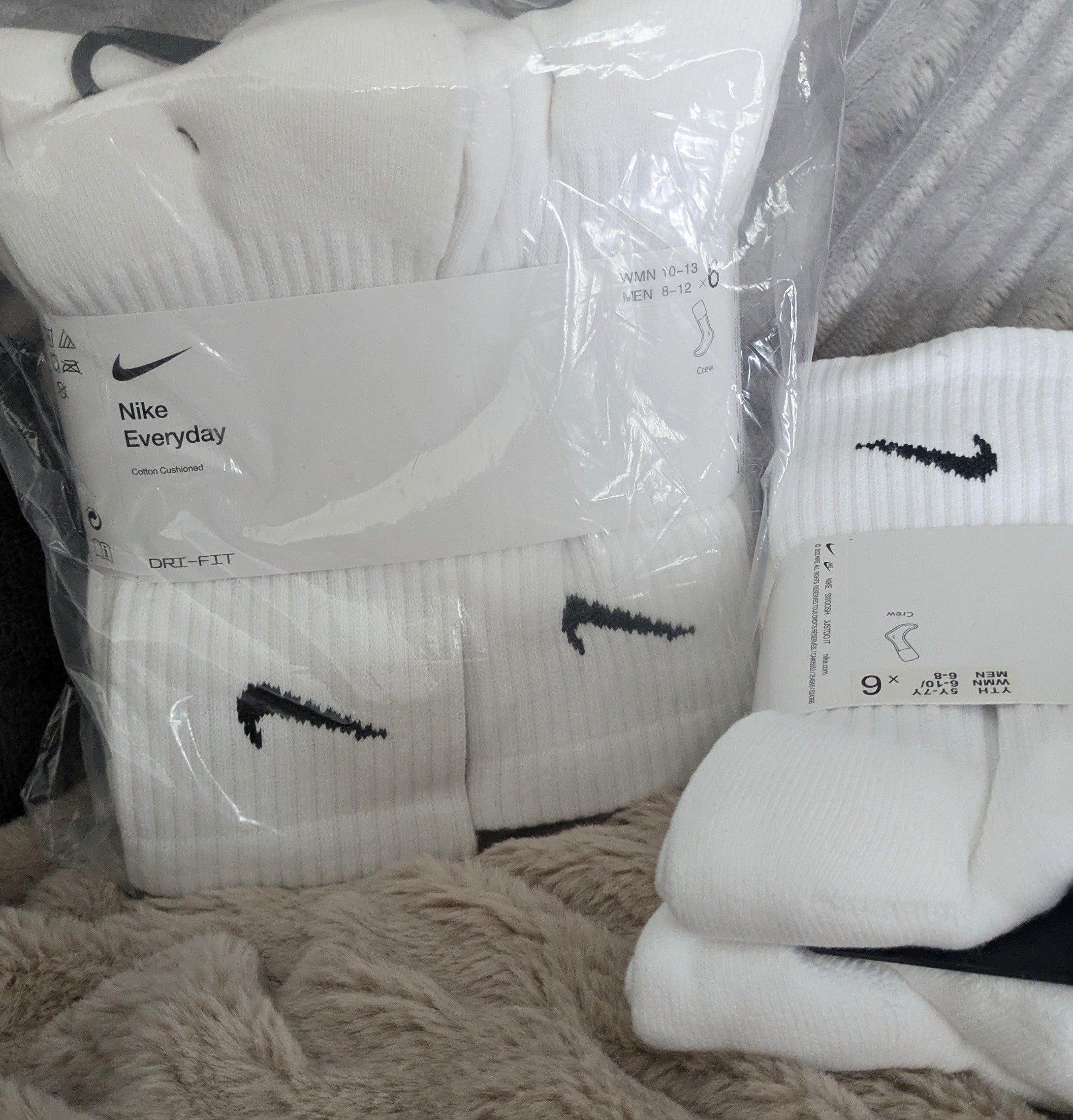Cushioned crew everyday Nike socks